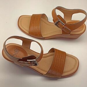 SOFFT Women's  Leather  Ankle Strap Wedge Tan Sandals - 9M